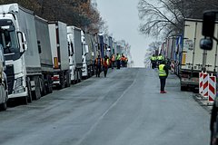 Подробнее о статье Работа украинских заводов оказалась под угрозой из-за польских перевозчиков
